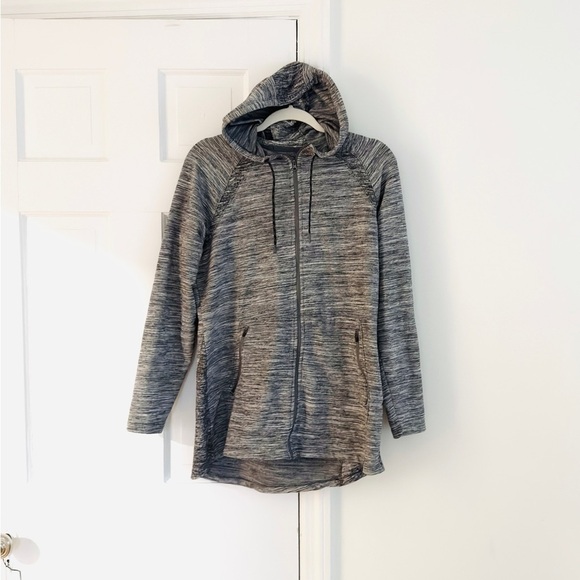 L.L. Bean Ladies Gray Hooded Zip-Up Jacket. Size Medium - Picture 2 of 6